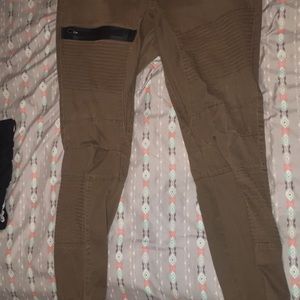 Men’s jogger pants. Great conditions.